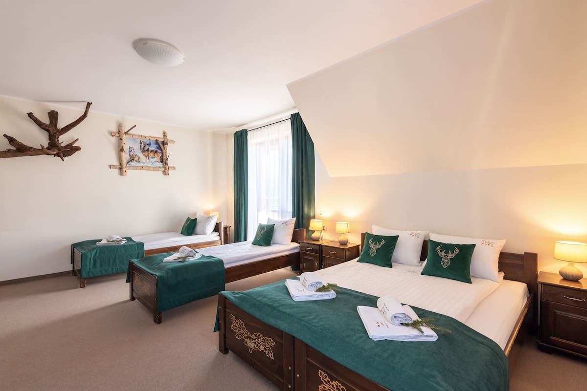 Quadruple Room | Travel crib, free WiFi, bed sheets