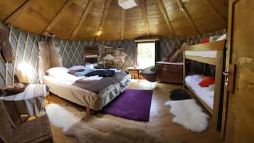 Private yurt | Barnesenger, wi-fi (inkludert) og sengetøy