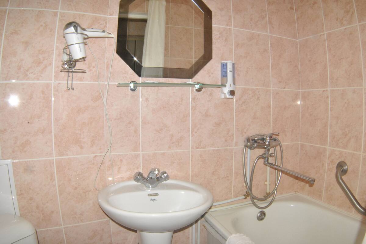 Standard Double Room | Bathroom | Shower, hair dryer, towels