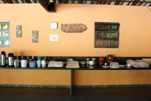 Free daily buffet breakfast - Pousada Canto Verde (São Sebastião)