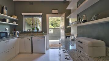 Luxury Cottage | Private kitchen | Fridge, microwave, oven, stovetop