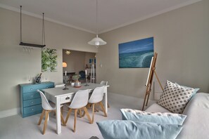 Luxury Cottage | Living area - Signal Cottage (Cape Town)