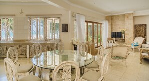 Executive Villa, 4 Bedrooms | In-room dining