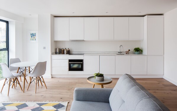 Deluxe Studio | Living area