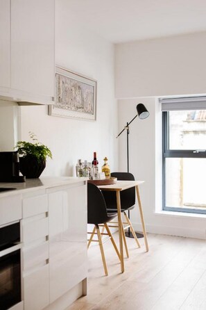 Standard Studio | In-room dining - Hiding Space - Westgate Apartments (Bath)
