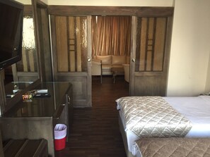 Suite junior | Minibar, caja de seguridad en la habitación, wifi gratis y ropa de cama