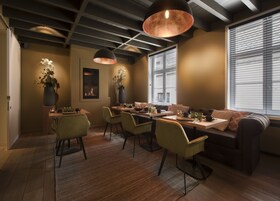 Daily full breakfast (EUR 30 per person)