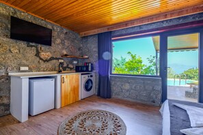 Suite estudio de luna de miel, 1 habitación, alberca privada, vista al mar | Cocina privada