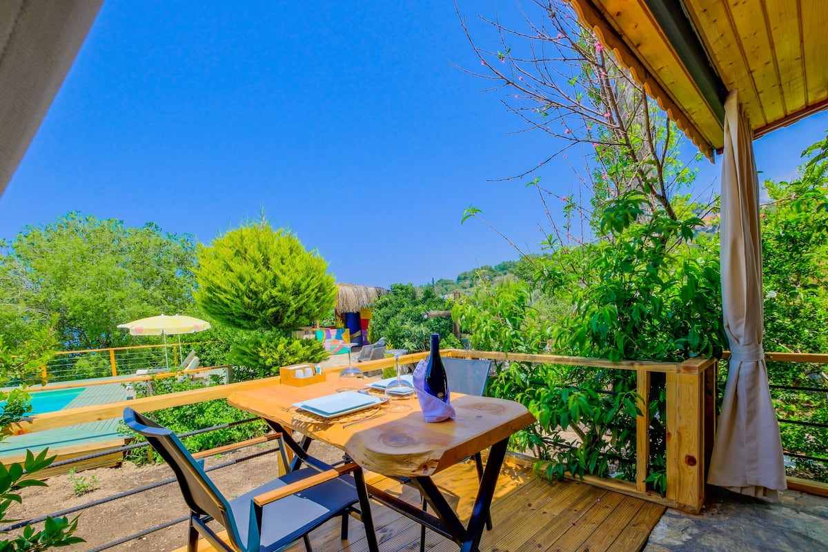 Suite Studio Lune de Miel, 1 chambre, baignoire à jets, vue mer | Terrasse/Patio