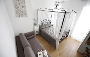 Chambre familiale | Coffre-fort, bureau, fer et planche Ă repasser, accĂšs au Wi-Fi (inclus)