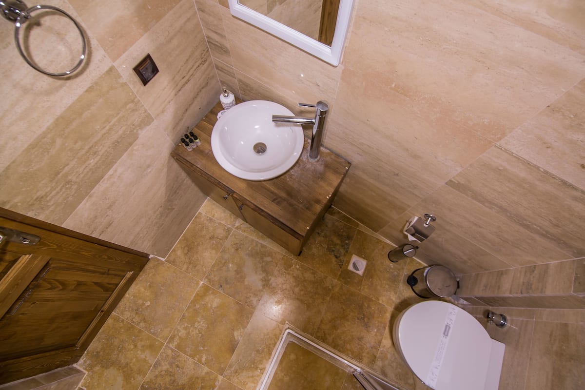 shower, free toiletries, hair dryer, slippers