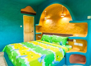 Decoración personalizada, muebles diferentes y escritorio 
