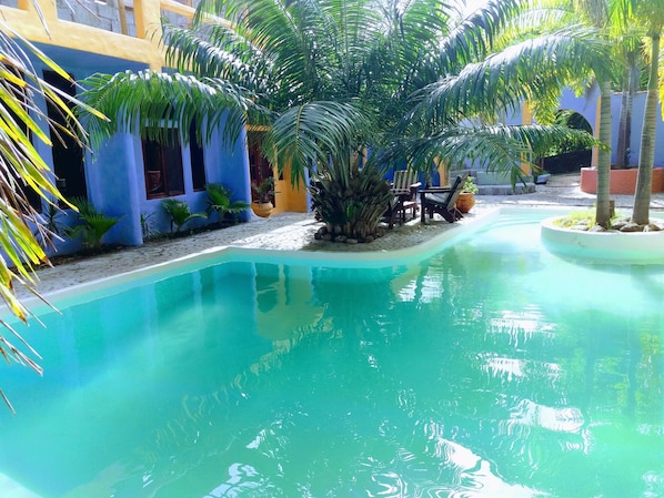 5 piscines extérieures, parasols de plage, chaises longues