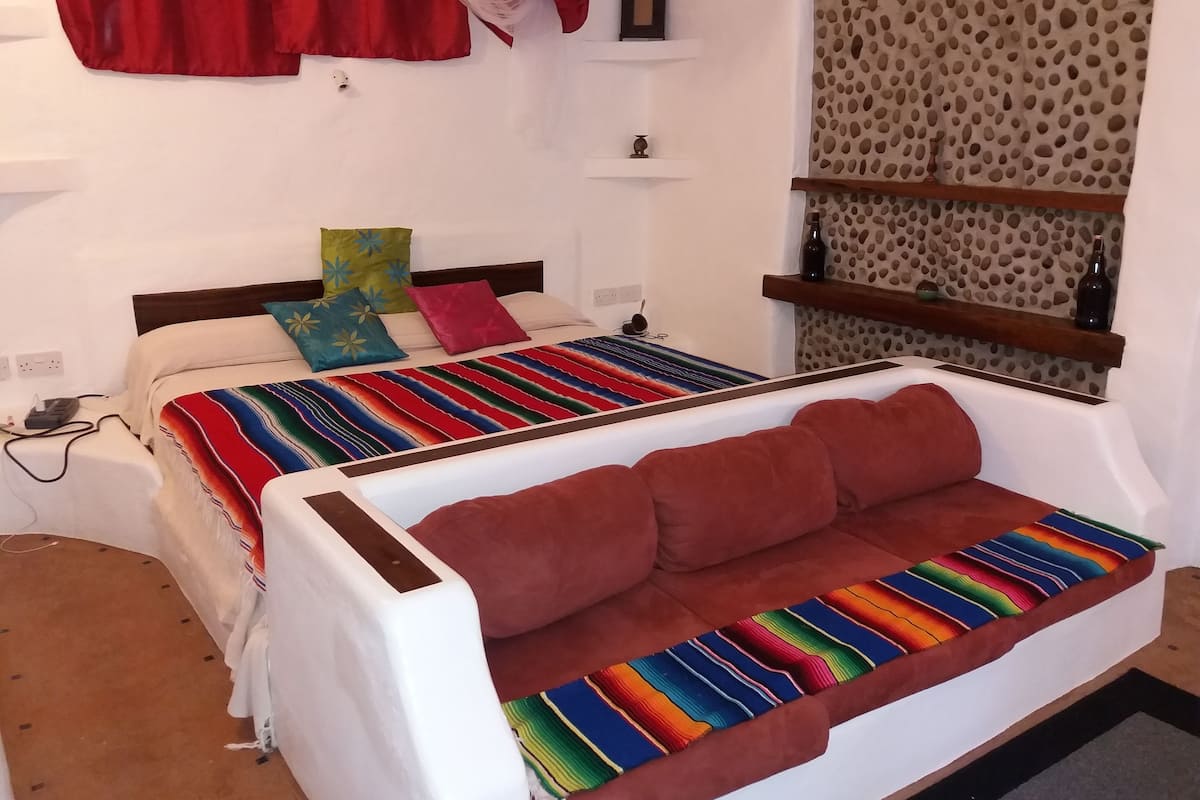 Condo, 3 Bedrooms, Pool Access, Ground Floor (Las Palmas) | 1 bedroom, individually decorated, individually furnished, desk
