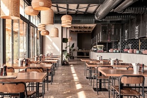 2 restaurantes; se sirve desayuno, almuerzo y cena