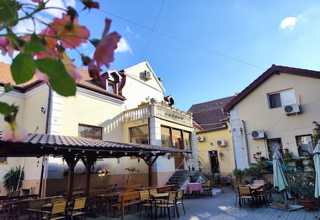 Property entrance. Pension Buon Gusto Sibiu - motorcycle friendly