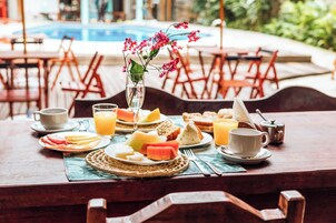 Desayuno bufé gratuito y diario