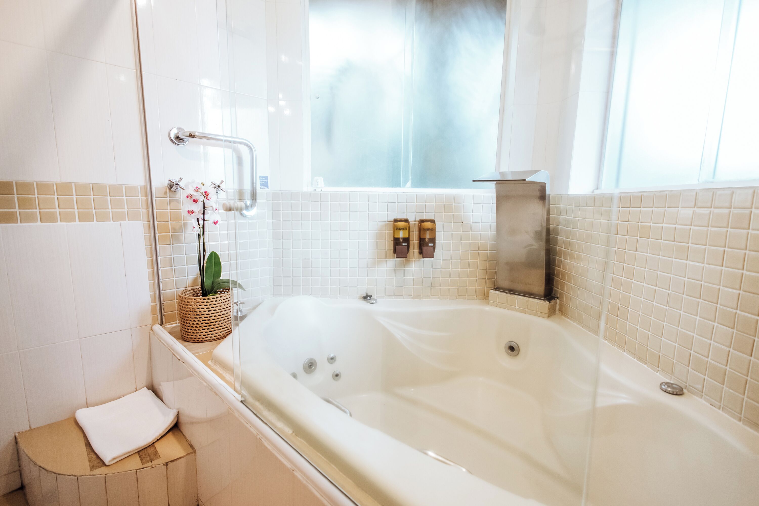 exclusive room | jetted bathtub