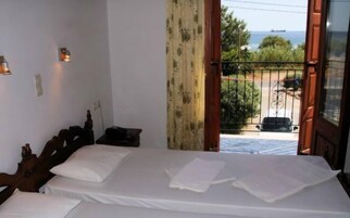 Caja de seguridad en la habitación y escritorio 