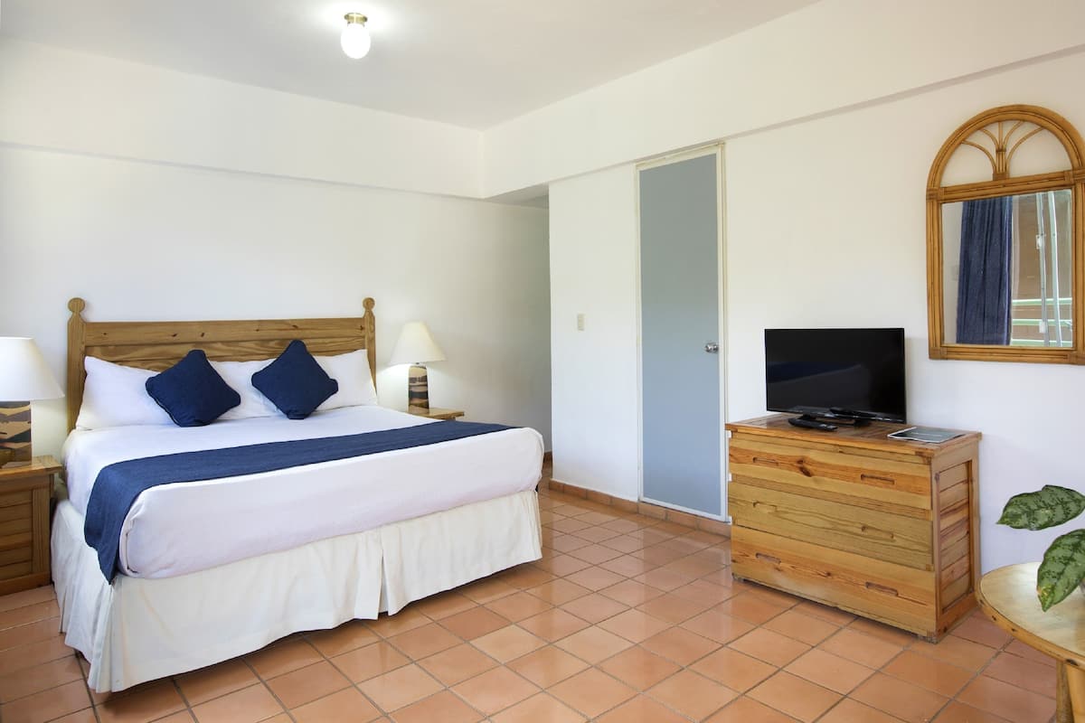 Desk, bed sheets, wheelchair access