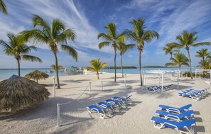 On the beach, white sand, sun loungers, beach umbrellas - whala! boca chica - All inclusive (Boca Chica)