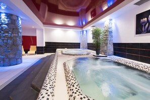 Bồn tắm spa trong nhà