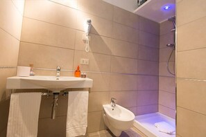 Double or Twin Room | Bathroom - Minerva B&B (Rome)