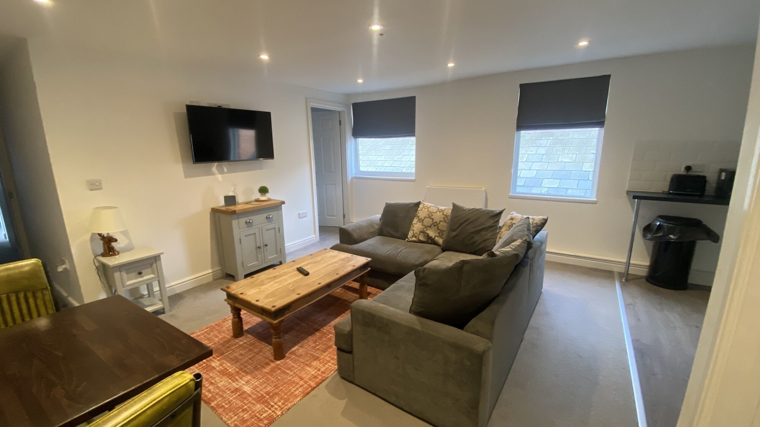 twin room, ensuite | lounge