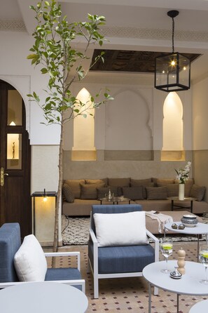 Coin salon dans le hall