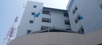 Grand Leo Hotel