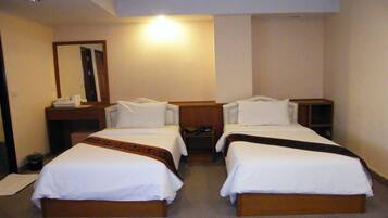 Standard Room | Desk, rollaway beds, free WiFi