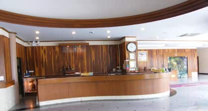Grand Leo Hotel