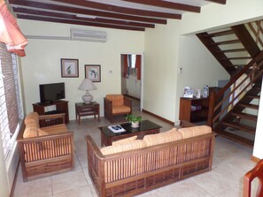 Room | Living room | TV, DVD player - Miramar Villa (Ocho Rios)