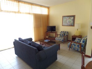 Room | Living area | TV, DVD player - Miramar Villa (Ocho Rios)
