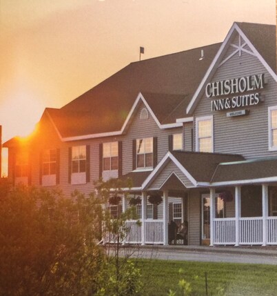 Chisholm Inn & Suites