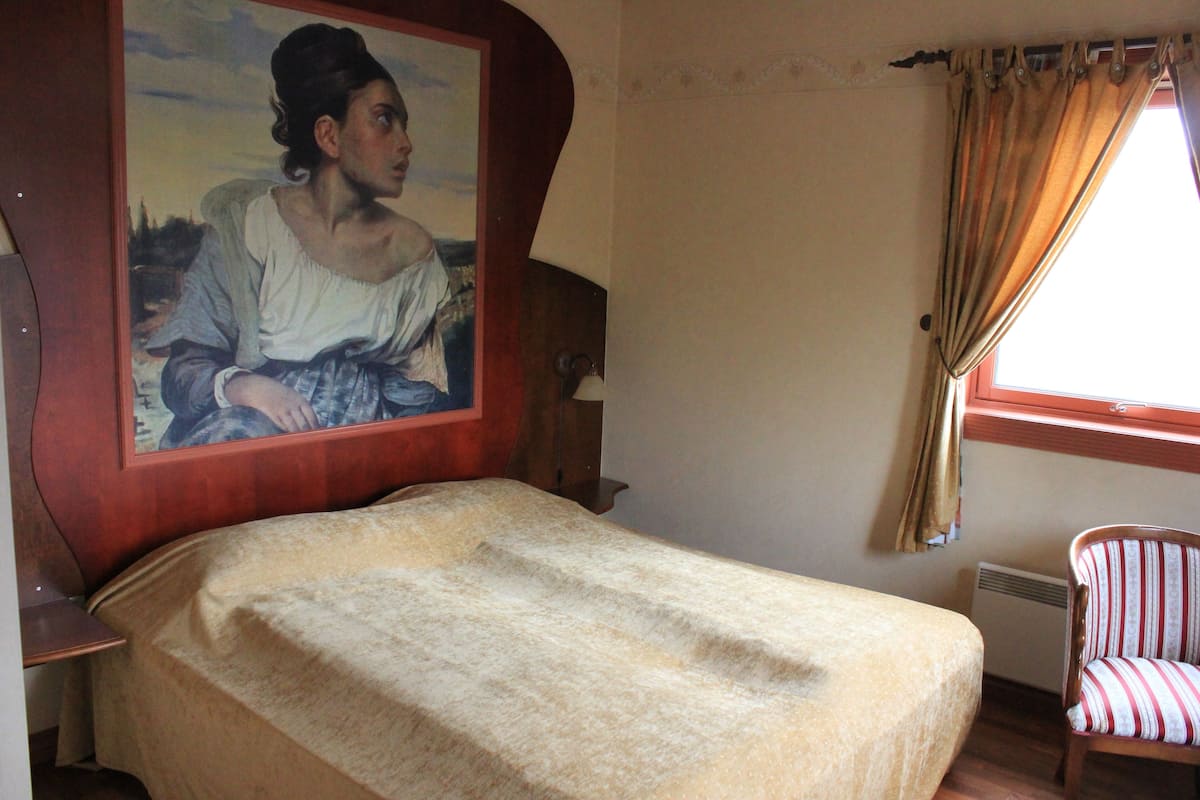 Deluxe Double Room | Blackout drapes, cribs/infant beds, rollaway beds, free WiFi