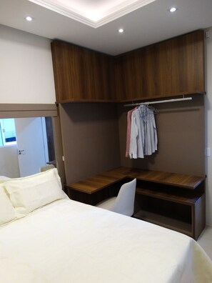 Room | 1 bedroom, desk, iron/ironing board, free WiFi - Apartamento Terreo Navegantes (Navegantes)