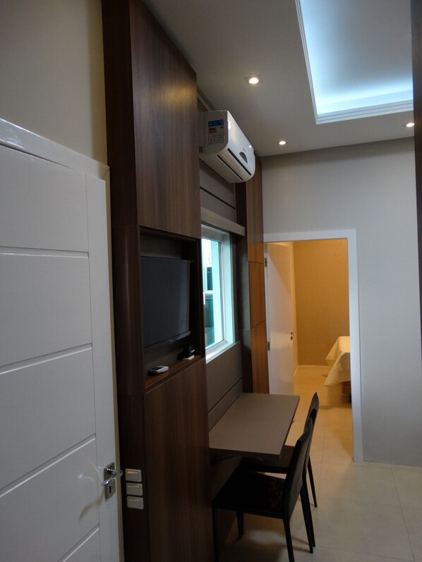 Room | Living room | Flat-screen TV - Apartamento Terreo Navegantes (Navegantes)