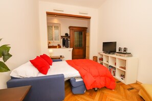 Panoramic-Apartment, 1 Schlafzimmer, Terrasse, Stadtblick (Location: via XX Settembre 3) | 1 Schlafzimmer, individuell dekoriert, individuell eingerichtet