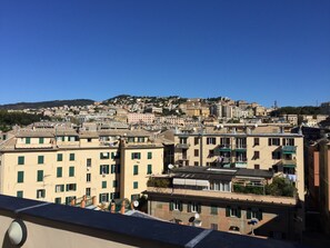 Panoramic-Apartment, 1 Schlafzimmer, Terrasse, Stadtblick (Location: via XX Settembre 3) | Ausblick vom Zimmer