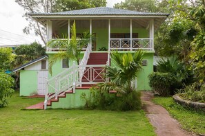 Property entrance - VILLA VIENTO (Tower Isle)
