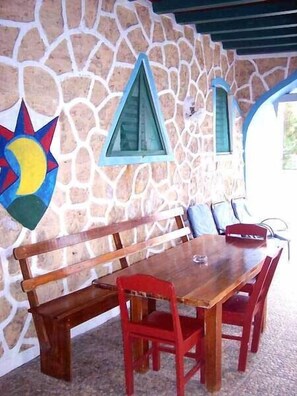 Deluxe-Doppelzimmer, Mehrere Betten, barrierefrei, Meerblick | Terrasse/Patio