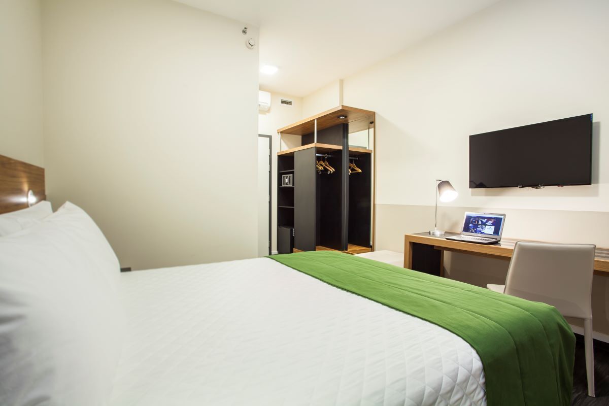standard double room, 1 double bed | minibar, in-room safe, desk, free wifi