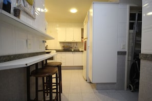 Fridge, coffee/tea maker - GoHouse Saldanha 602 (Rio de Janeiro)