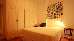 Iron/ironing board, free WiFi - GoHouse Saldanha 602 (Rio de Janeiro)