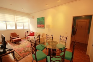Dining - GoHouse Saldanha 602 (Rio de Janeiro)