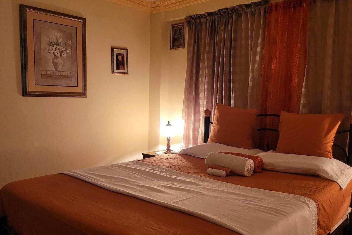 Zimmer (The Beige First Floor)