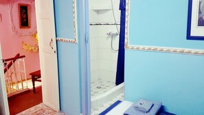 Zimmer (The Blue Second Floor) | Badezimmer