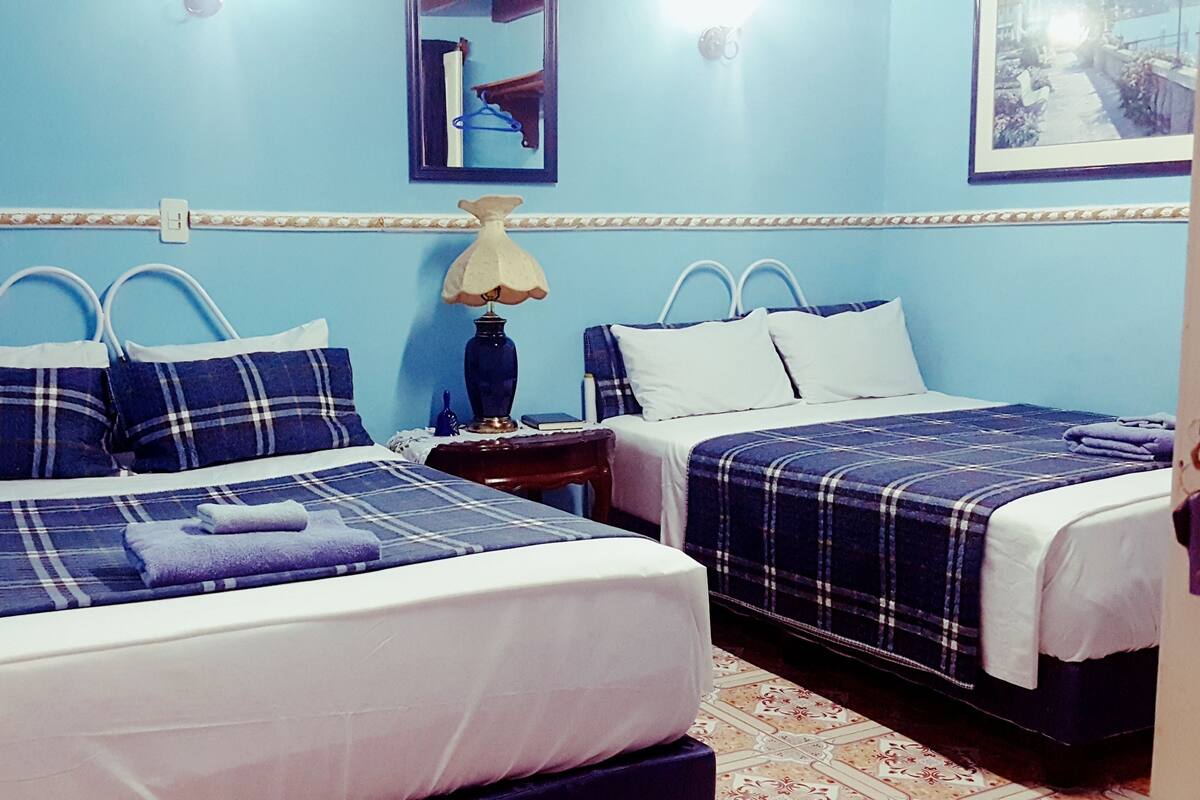 Zimmer (The Blue Second Floor)