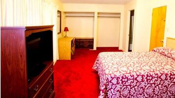 Standard Room, 2 Double Beds | Desk, free WiFi, bed sheets